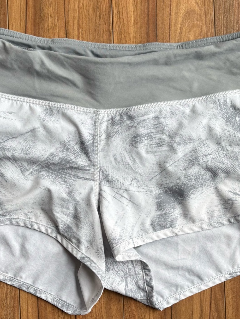 Lululemon Women’s Athletic Shorts in Light Grey
